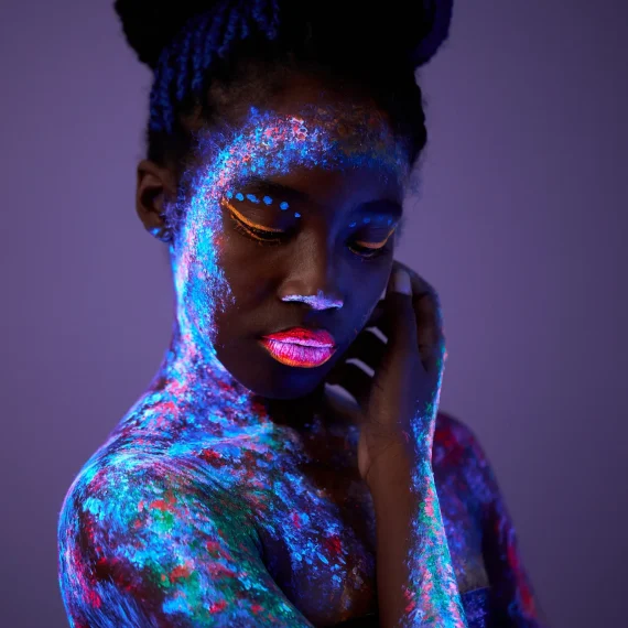maquillaje fluorescente