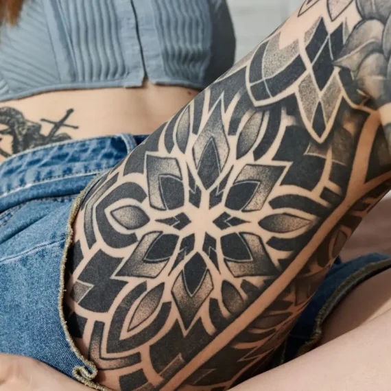 pierna tatuada